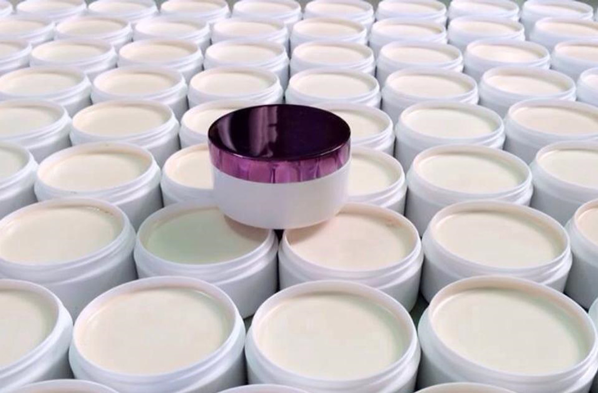 Vì sao kem trộn trắng nhanh vẫn được nhiều người Việt Nam sử dụng? 2 Kem trộn trắng nhanh đem lại hậu quả khôn lường cho người sử dụng